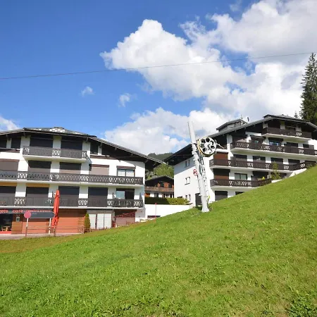 Apartment Avec Balcon Au Pied Des Pistes, - Fr-1-623-147 *